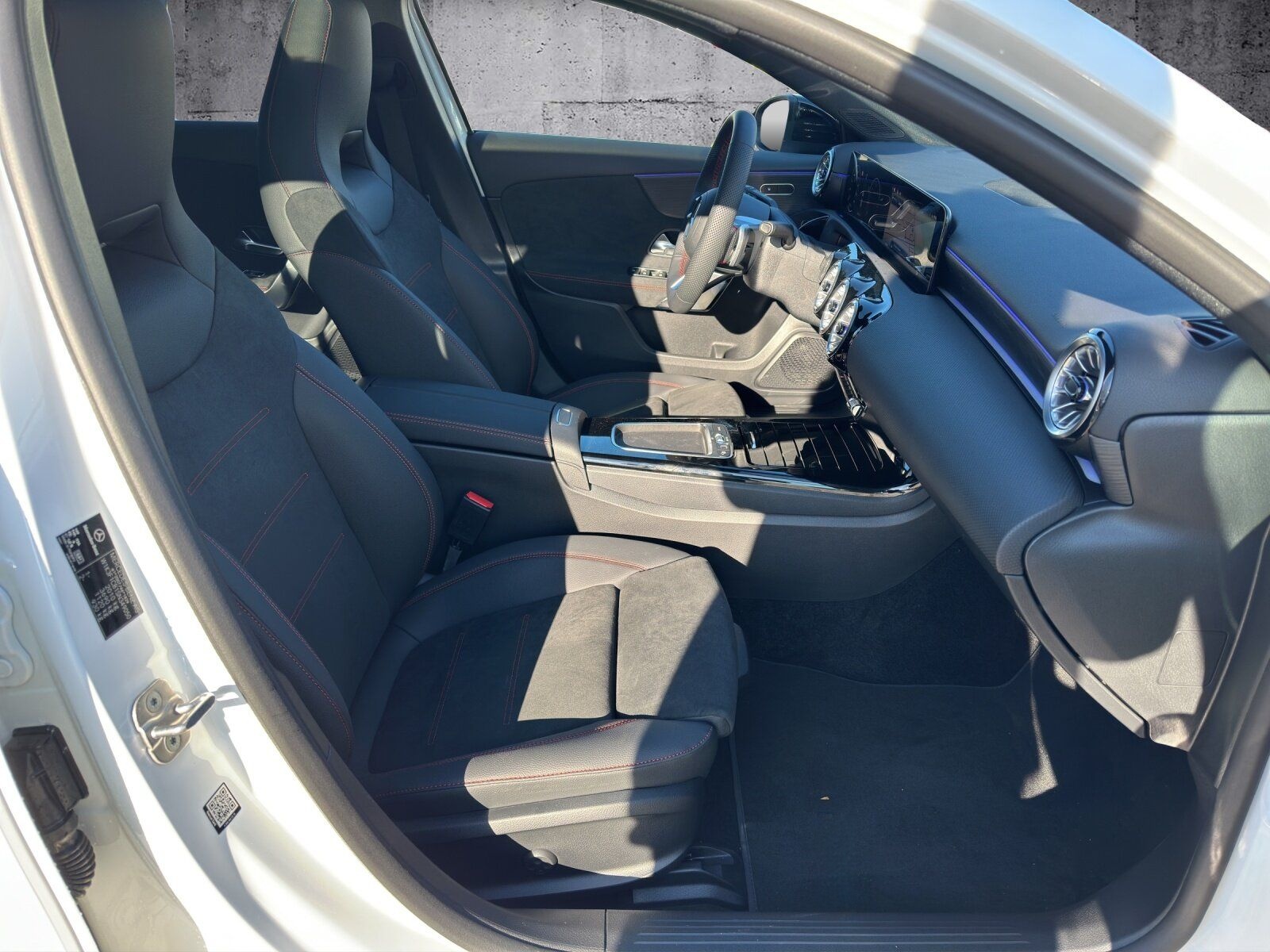 Mercedes-Benz A 200 d AMG+PANO+DISTRO+STANDHZ+MEMORY+AHK+MLED foto 12