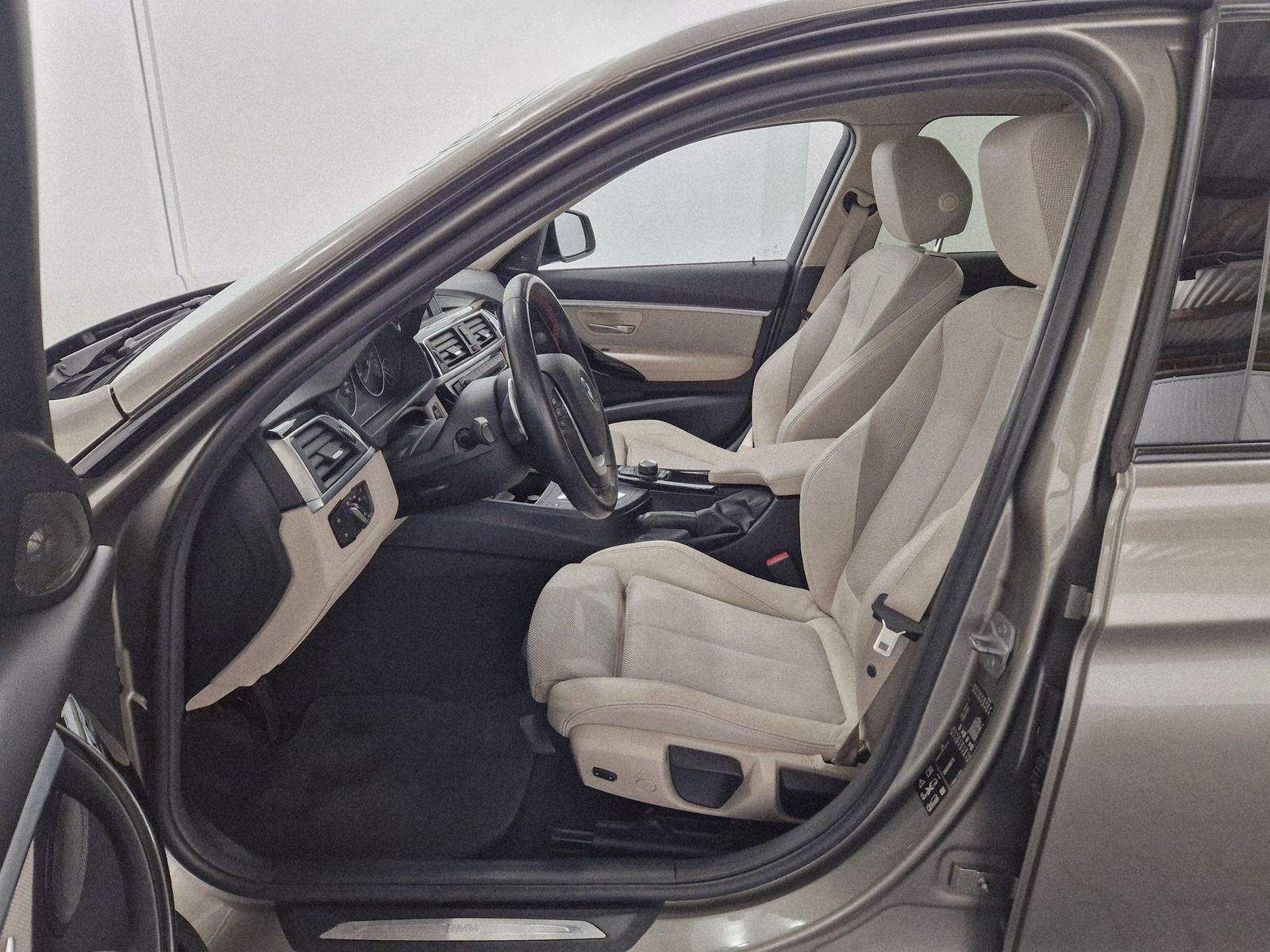 BMW 330 i xDrive Tour. Sport Line, 19 Zoll, AHK  foto 12