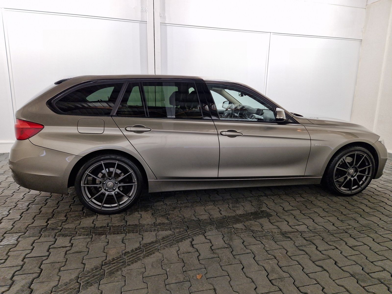 BMW 330 i xDrive Tour. Sport Line, 19 Zoll, AHK  foto 9