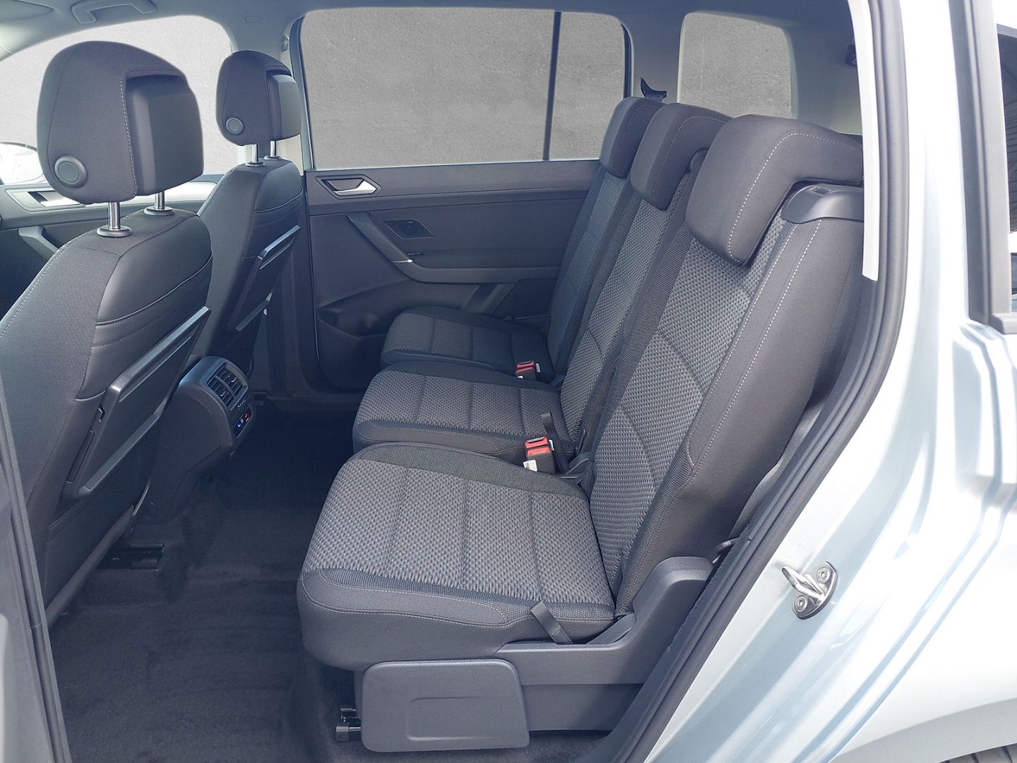 Volkswagen Touran 1.5 TSI R-Line AHK-el. klappb. Navi Digit foto 12