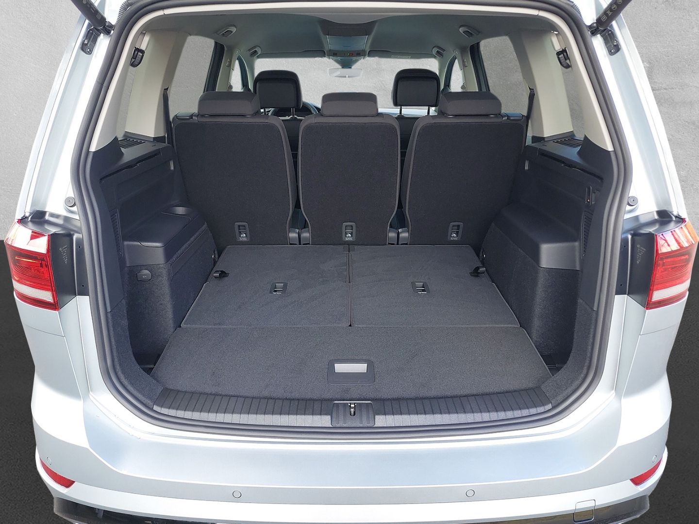Volkswagen Touran 1.5 TSI R-Line AHK-el. klappb. Navi Digit foto 8