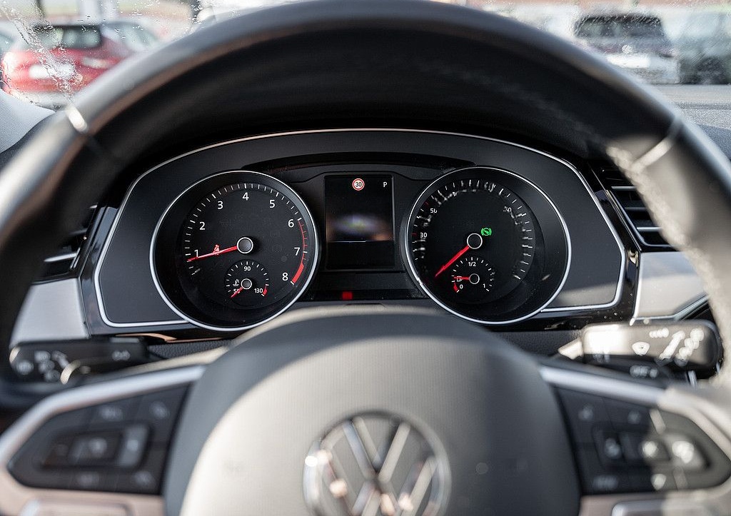 Volkswagen Passat Variant 1.5 TSI Elegance DSG AHK NAVI KAM foto 11