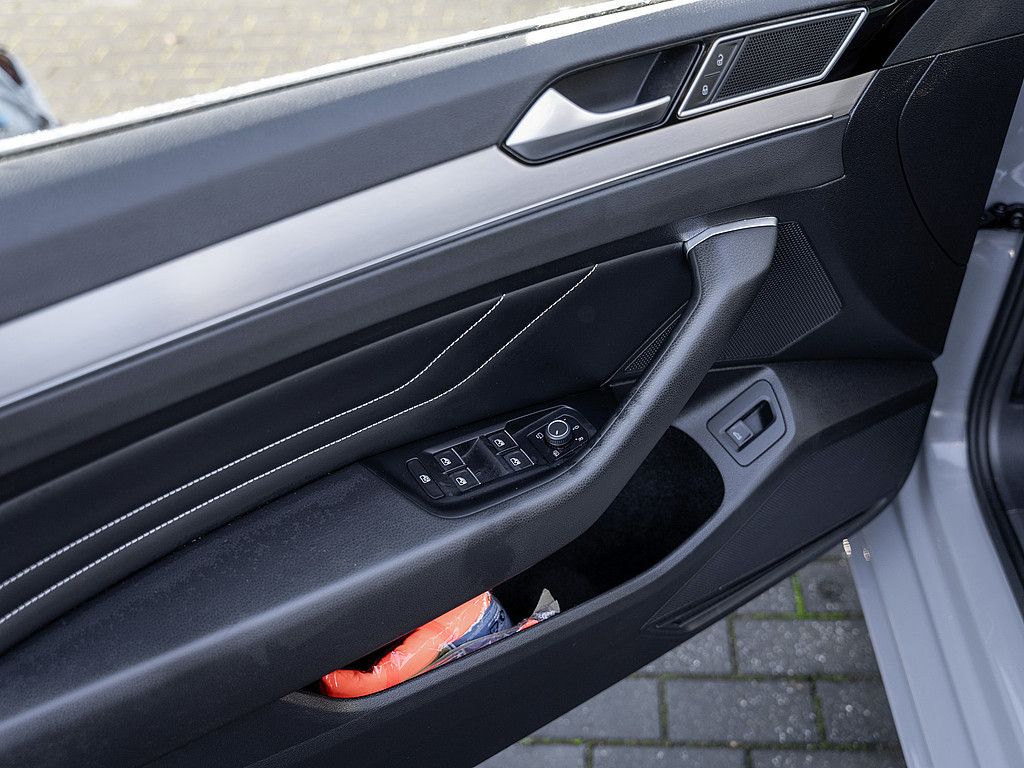 Volkswagen Passat Variant 1.5 TSI Elegance DSG AHK NAVI KAM foto 13