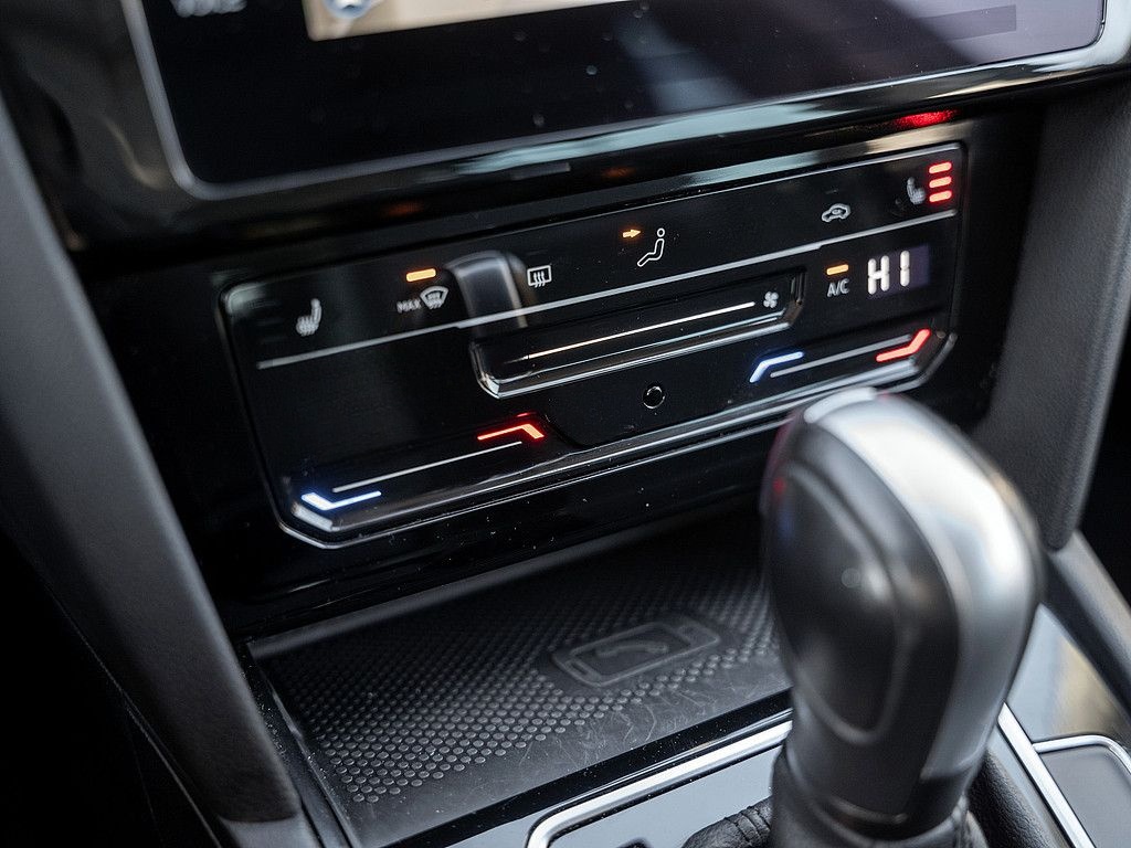 Volkswagen Passat Variant 1.5 TSI Elegance DSG AHK NAVI KAM foto 8