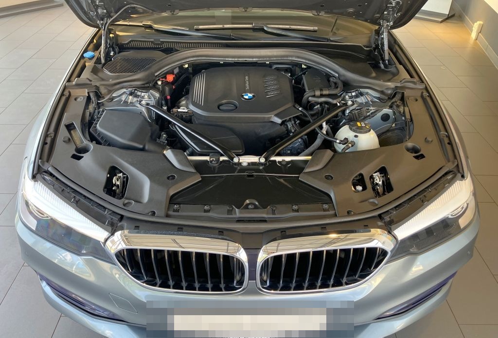 BMW 525d Tour SportLine PANO+ACC+KAM+AHK+HIFI+AL+MEM foto 12