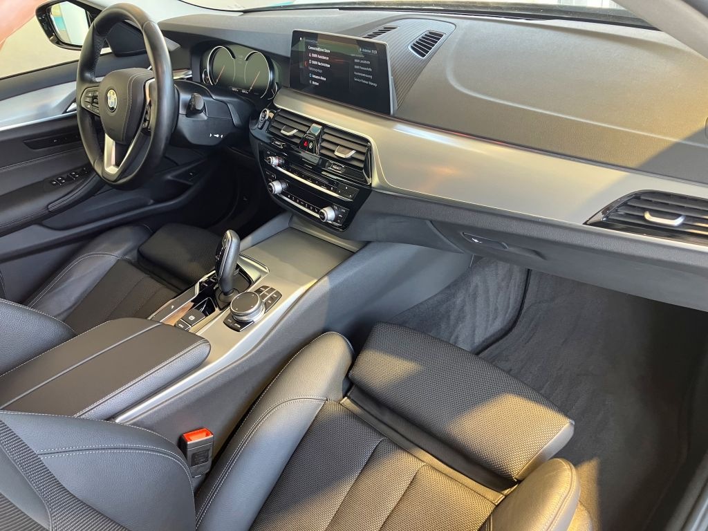 BMW 525d Tour SportLine PANO+ACC+KAM+AHK+HIFI+AL+MEM foto 29