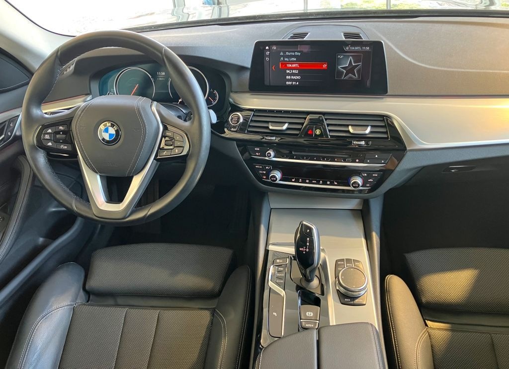 BMW 525d Tour SportLine PANO+ACC+KAM+AHK+HIFI+AL+MEM foto 4