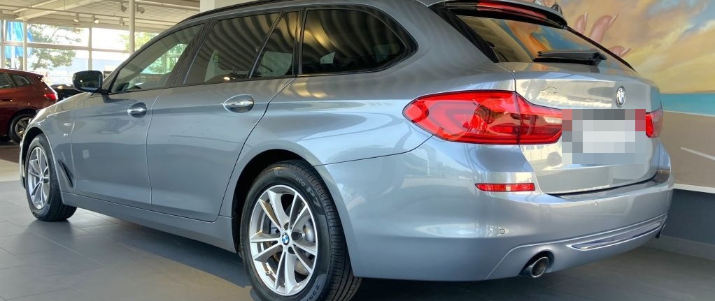 BMW 525d Tour SportLine PANO+ACC+KAM+AHK+HIFI+AL+MEM foto 7