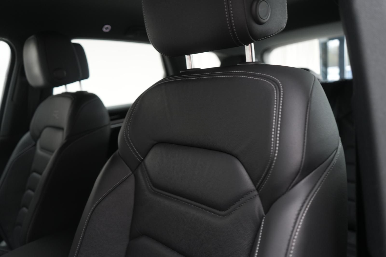 Volkswagen Touareg 3.0 V6 TDI 4Motion R-Line Leder/ACC/Kame foto 25