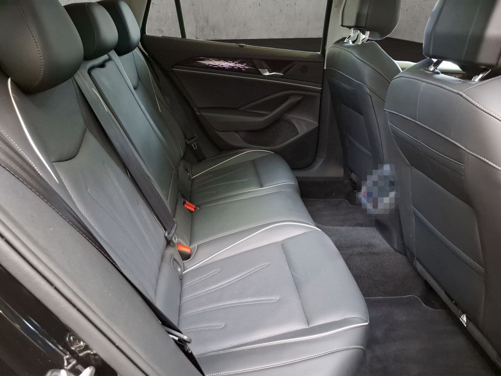 Volkswagen Passat Elegance 2,0 l TDI SCR 4MOTION 14 2 kW (1 foto 18