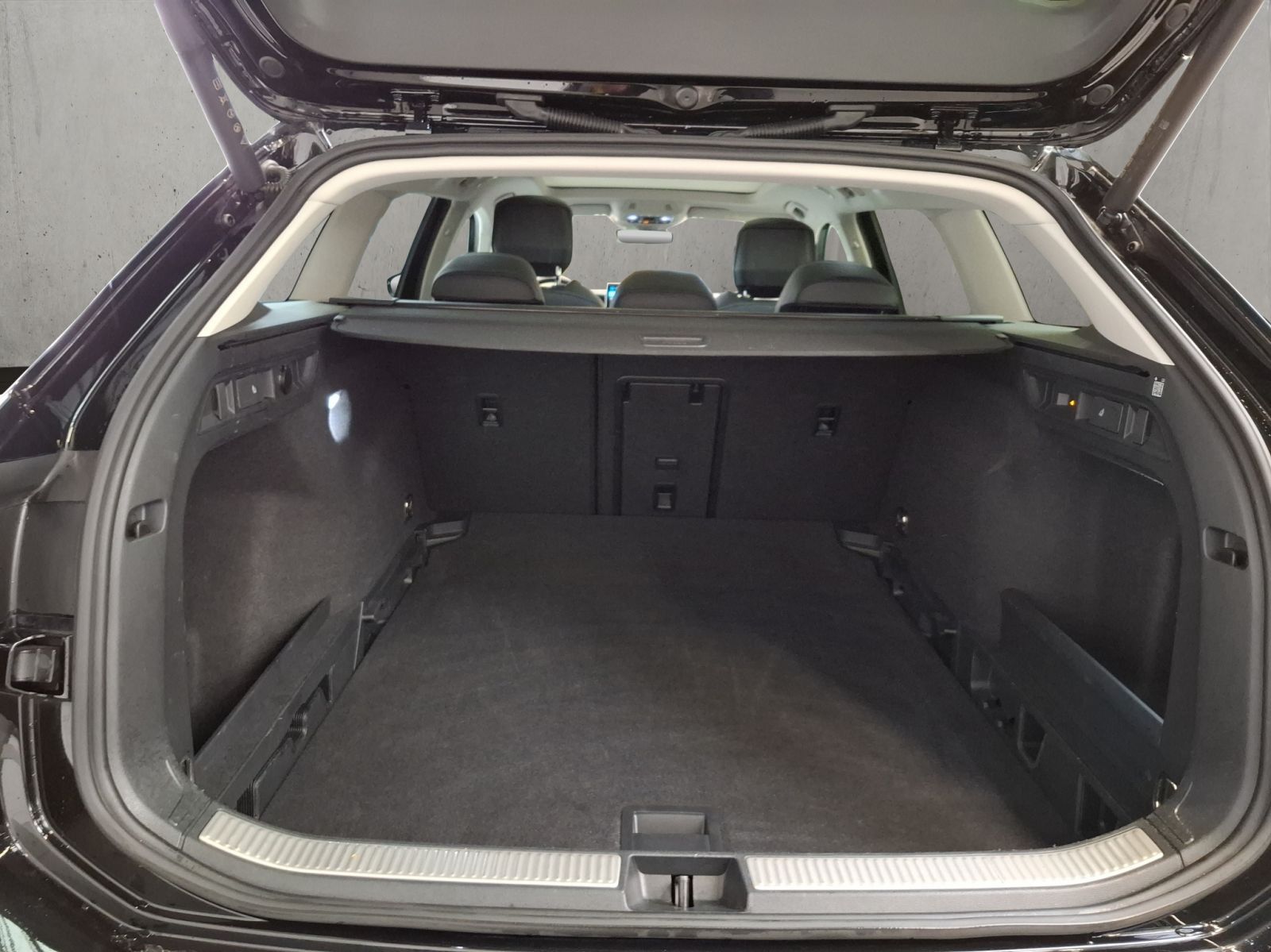 Volkswagen Passat Elegance 2,0 l TDI SCR 4MOTION 14 2 kW (1 foto 19