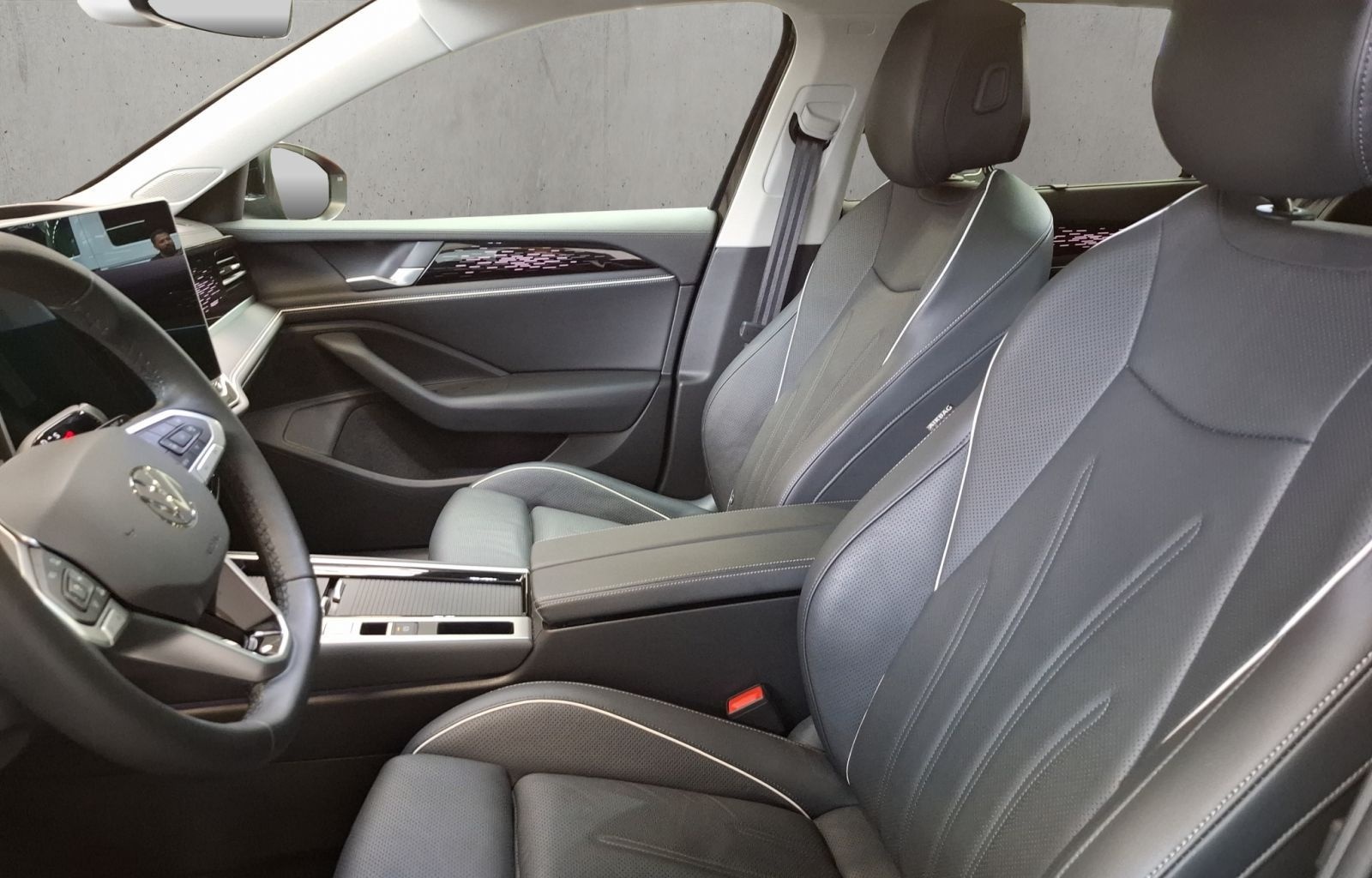 Volkswagen Passat Elegance 2,0 l TDI SCR 4MOTION 14 2 kW (1 foto 9