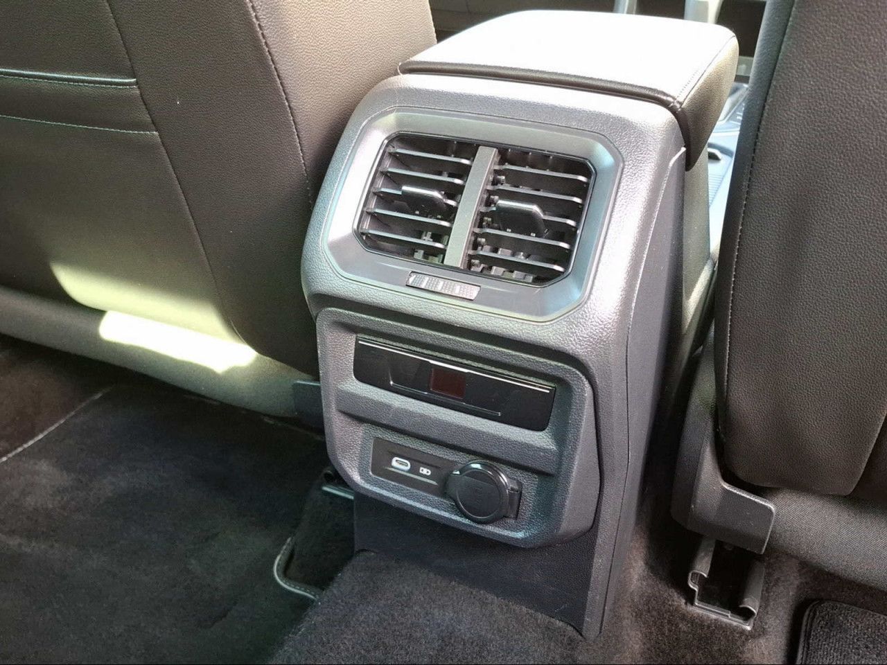 Volkswagen TIGUAN 2.0 TDI 4MOTION foto 13