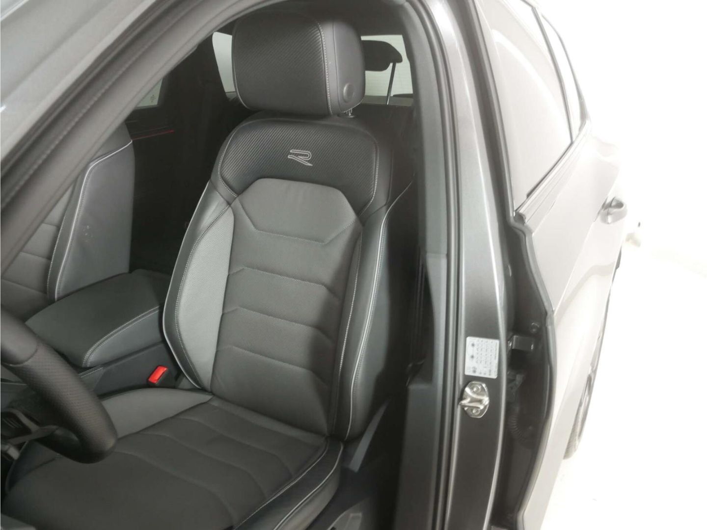 Volkswagen Touareg 3.0 TDI V6 4Motion R-Line Black Style foto 16