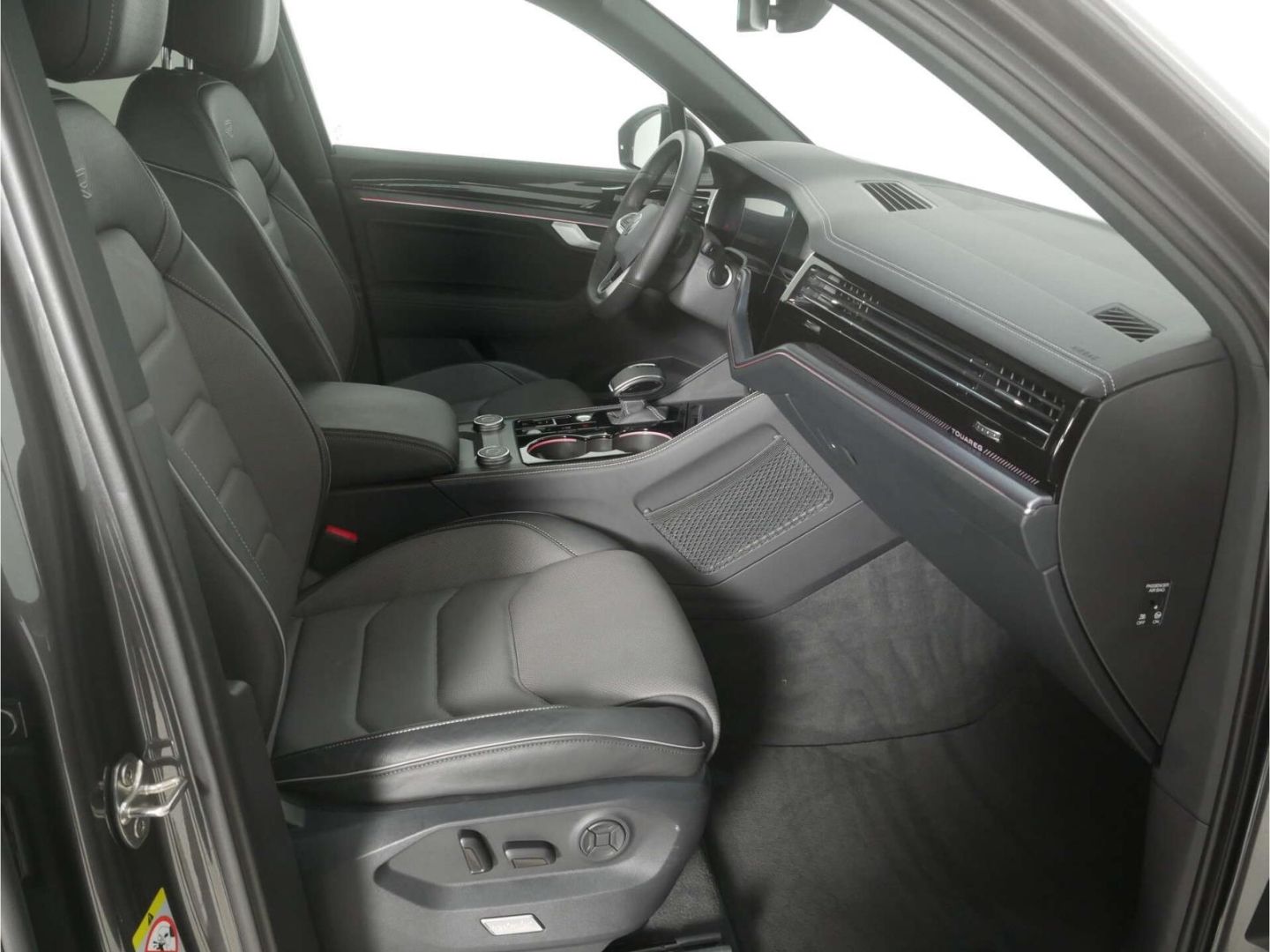 Volkswagen Touareg 3.0 TDI V6 4Motion R-Line Black Style foto 18