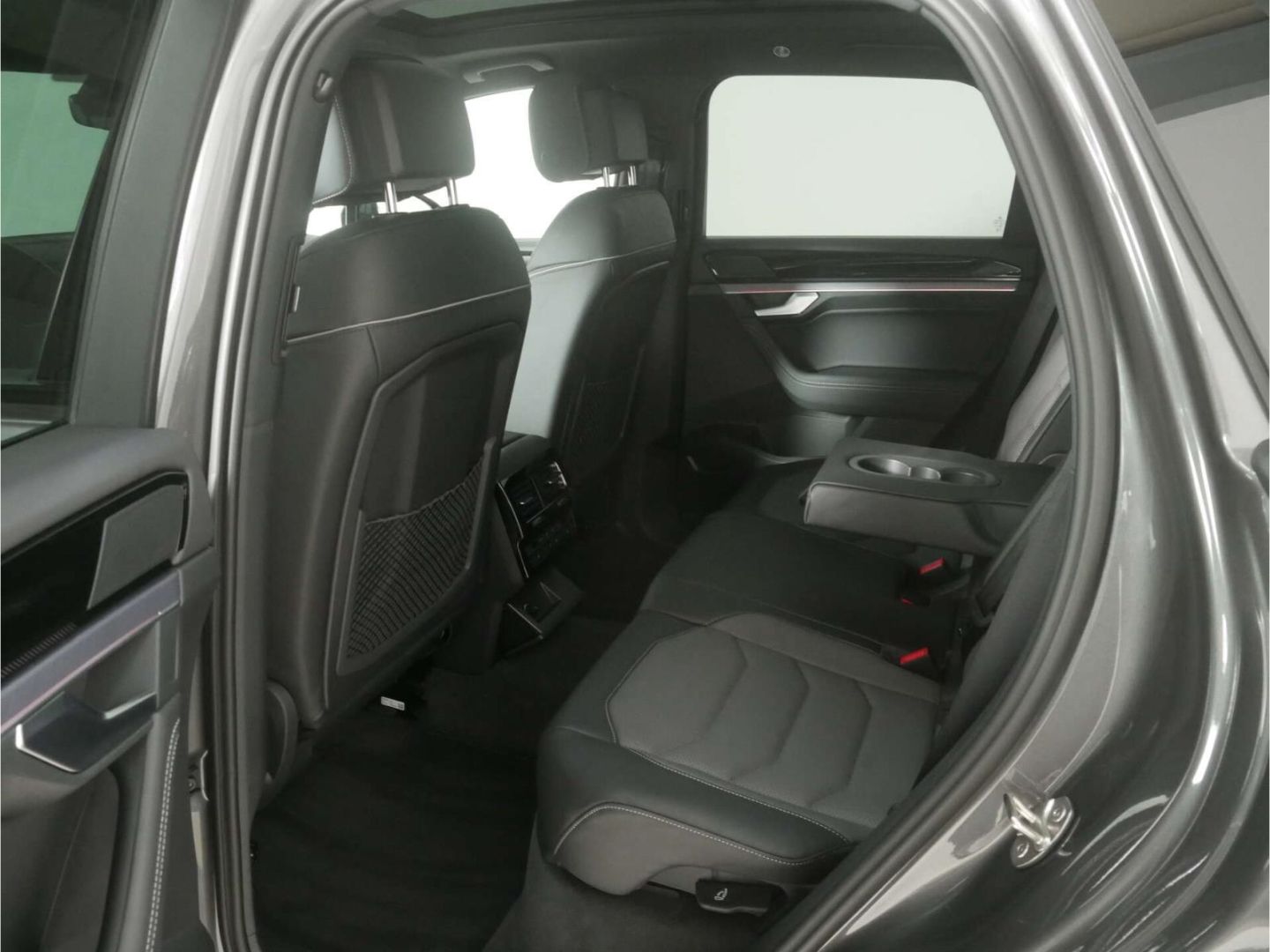 Volkswagen Touareg 3.0 TDI V6 4Motion R-Line Black Style foto 19