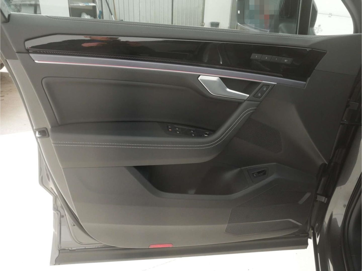 Volkswagen Touareg 3.0 TDI V6 4Motion R-Line Black Style foto 24