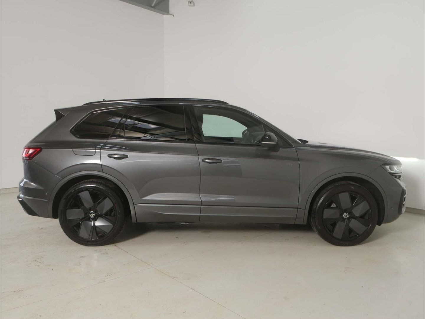 Volkswagen Touareg 3.0 TDI V6 4Motion R-Line Black Style foto 5