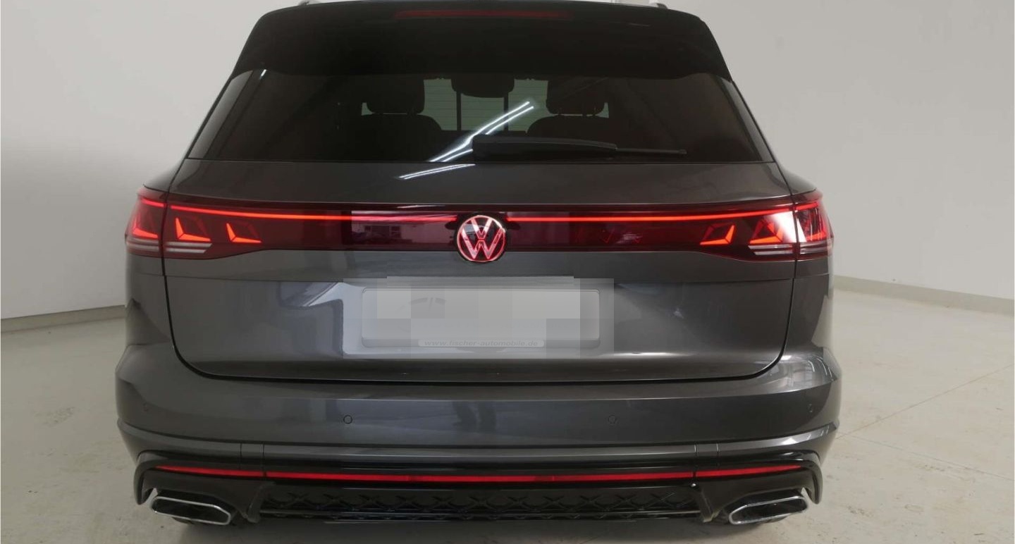 Volkswagen Touareg 3.0 TDI V6 4Motion R-Line Black Style foto 7