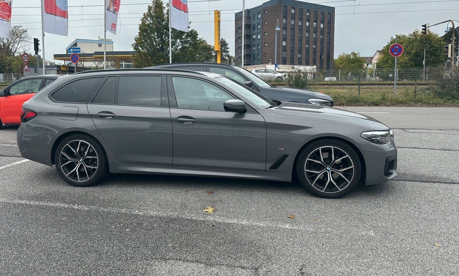 BMW 520 d M in Bernsteingrau Metallic foto 2