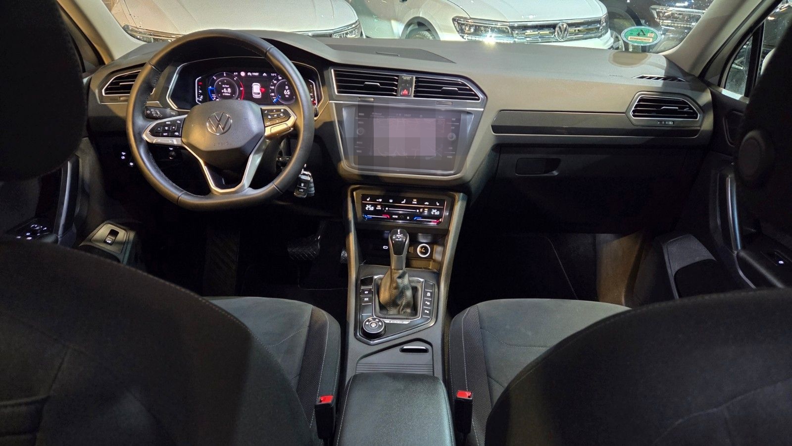 Volkswagen Tiguan Elegance4X4-AHK+STANDHZ+LEDER+KAM+LED+NAV foto 14