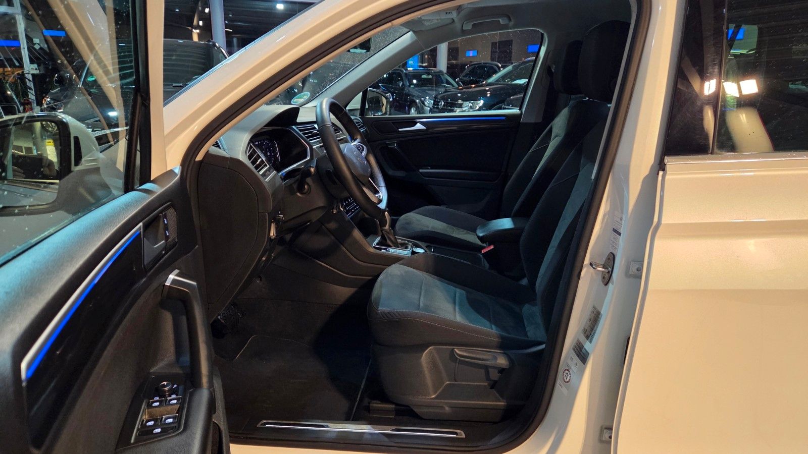 Volkswagen Tiguan Elegance4X4-AHK+STANDHZ+LEDER+KAM+LED+NAV foto 19