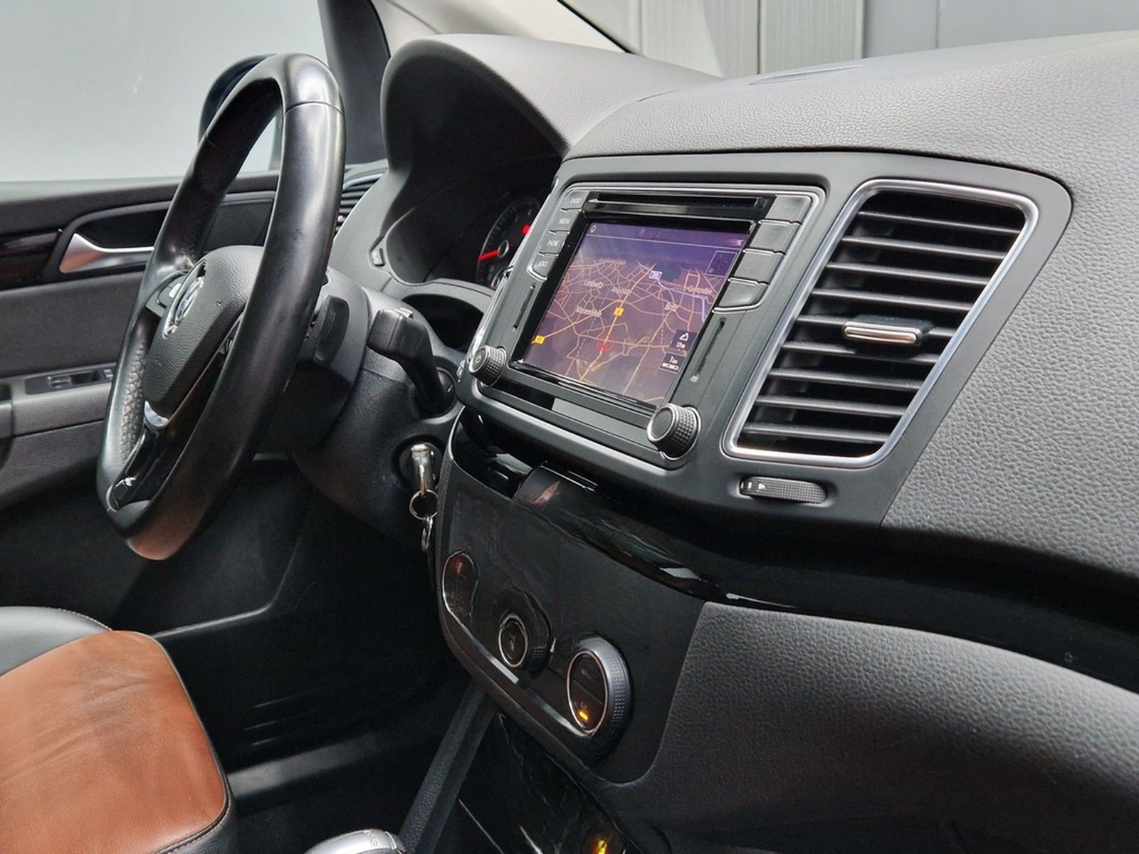 Volkswagen Sharan HIGHLINE BTM|BIXENON|AUTOM|LEDER foto 16
