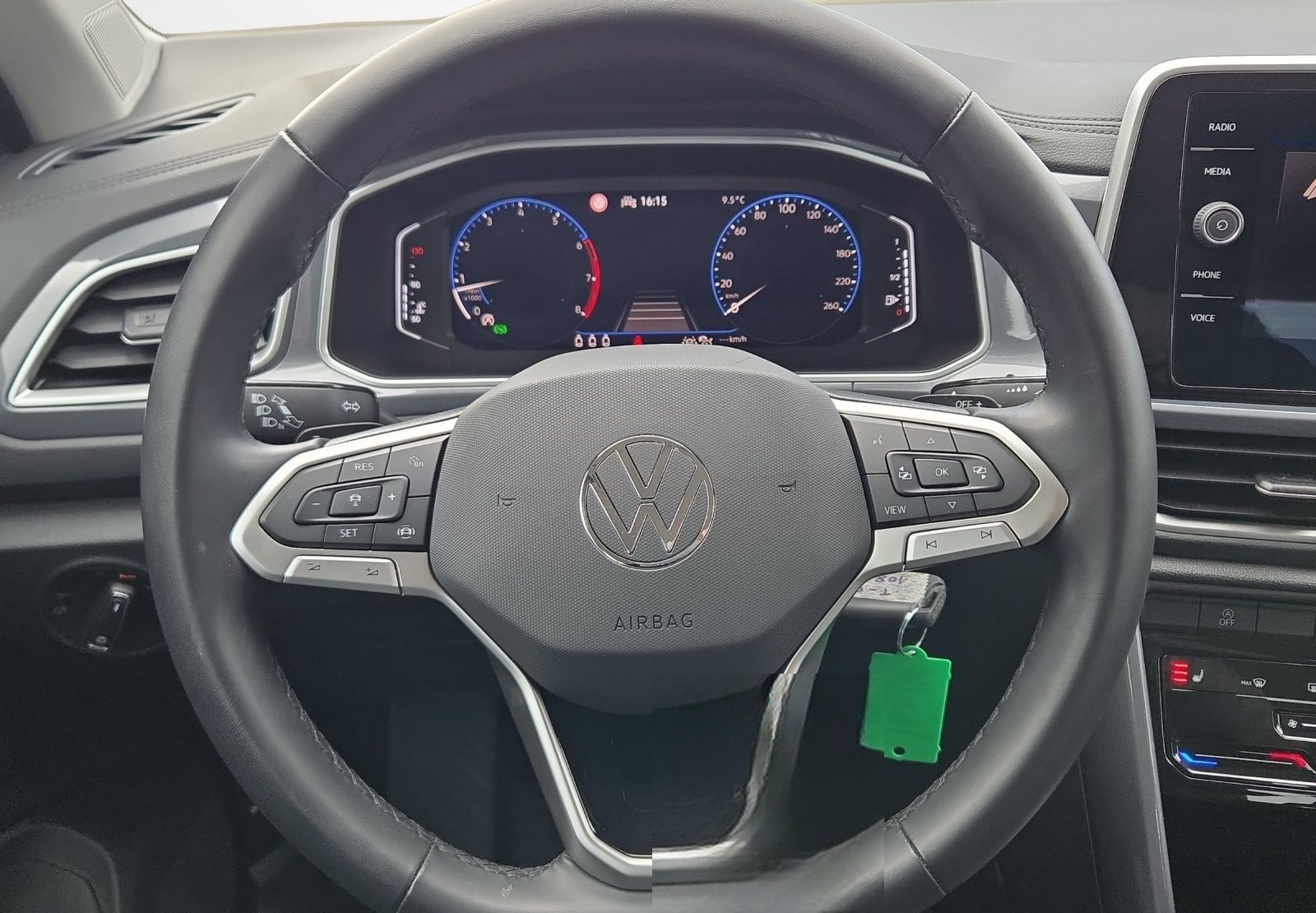 Volkswagen T-Roc 1.5 TSI DSG Style  LED Kamera PDC LM Tempo foto 10