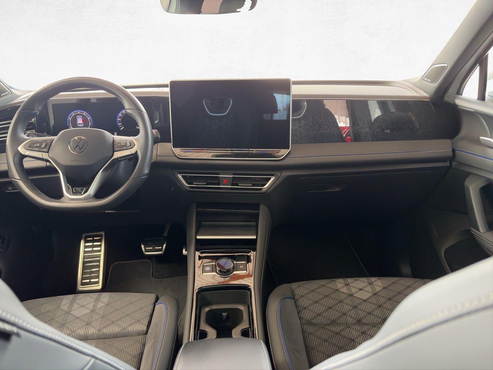 Volkswagen Tiguan R-Line 1.5 eTSI DSG /AHK/Matrix/Pano/HuD foto 14