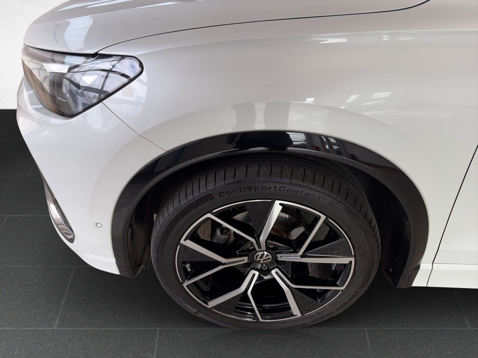 Volkswagen Tiguan R-Line 1.5 eTSI DSG /AHK/Matrix/Pano/HuD foto 17