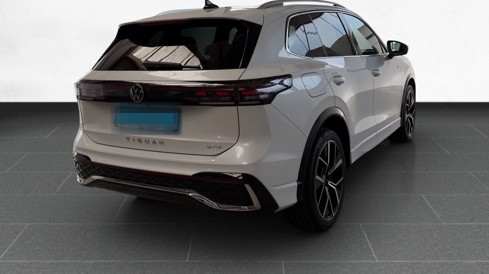 Volkswagen Tiguan R-Line 1.5 eTSI DSG /AHK/Matrix/Pano/HuD foto 4