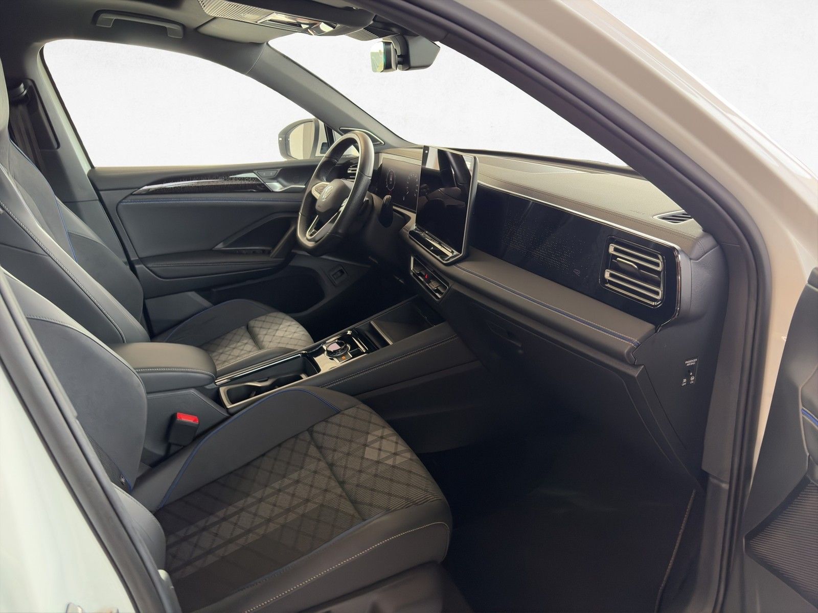 Volkswagen Tiguan R-Line 1.5 eTSI DSG /AHK/Matrix/Pano/HuD foto 9