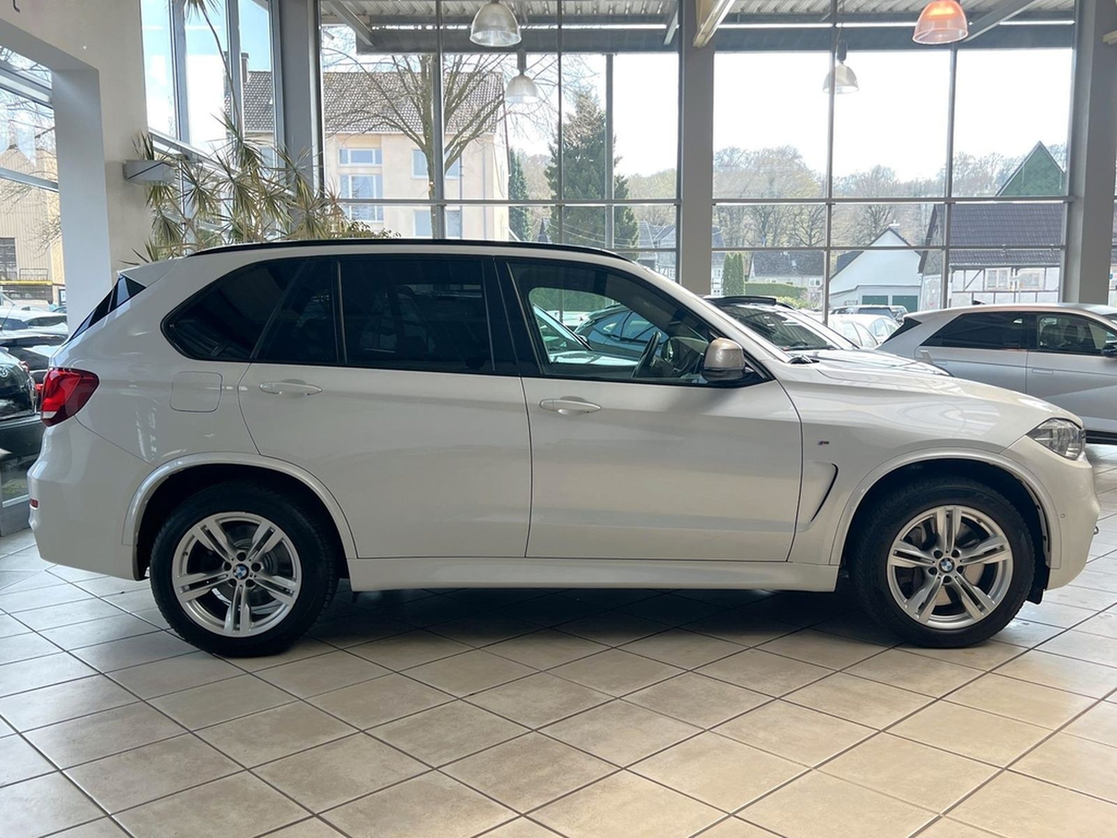 BMW X5 M50d NIGHTVISION|PANO|AHK|HUD|HARMAN|CARPLAY foto 2