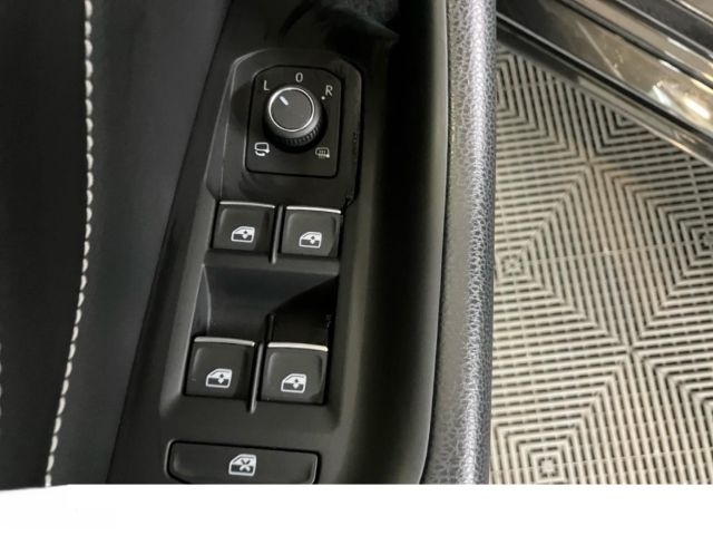 Volkswagen Passat Variant 2.0 TDI DSG IQ.Light NAV AHK LEDE foto 10