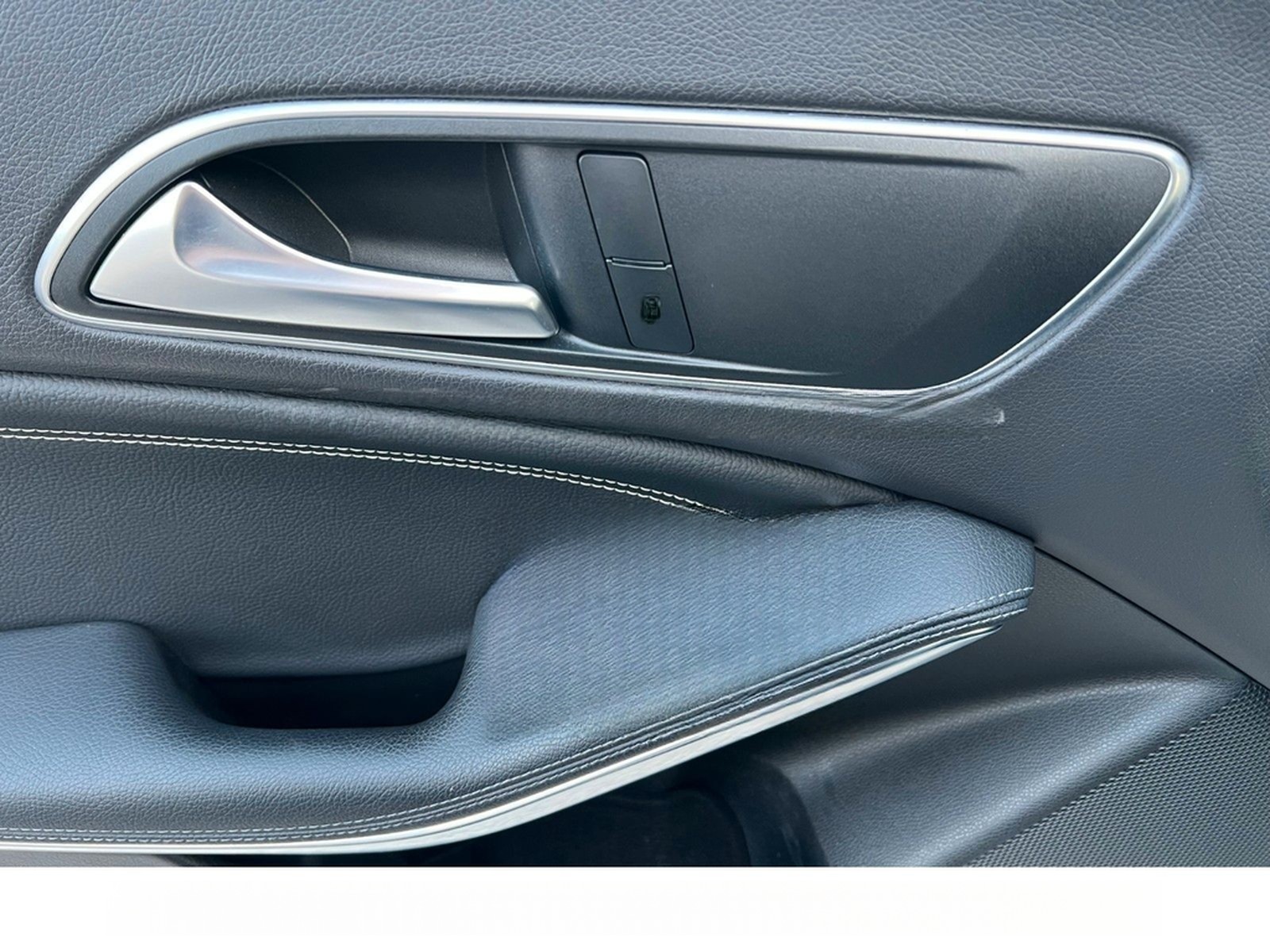 Mercedes-Benz CLA-Klasse CLA 220 Shooting Brake 4Matic Urban foto 33