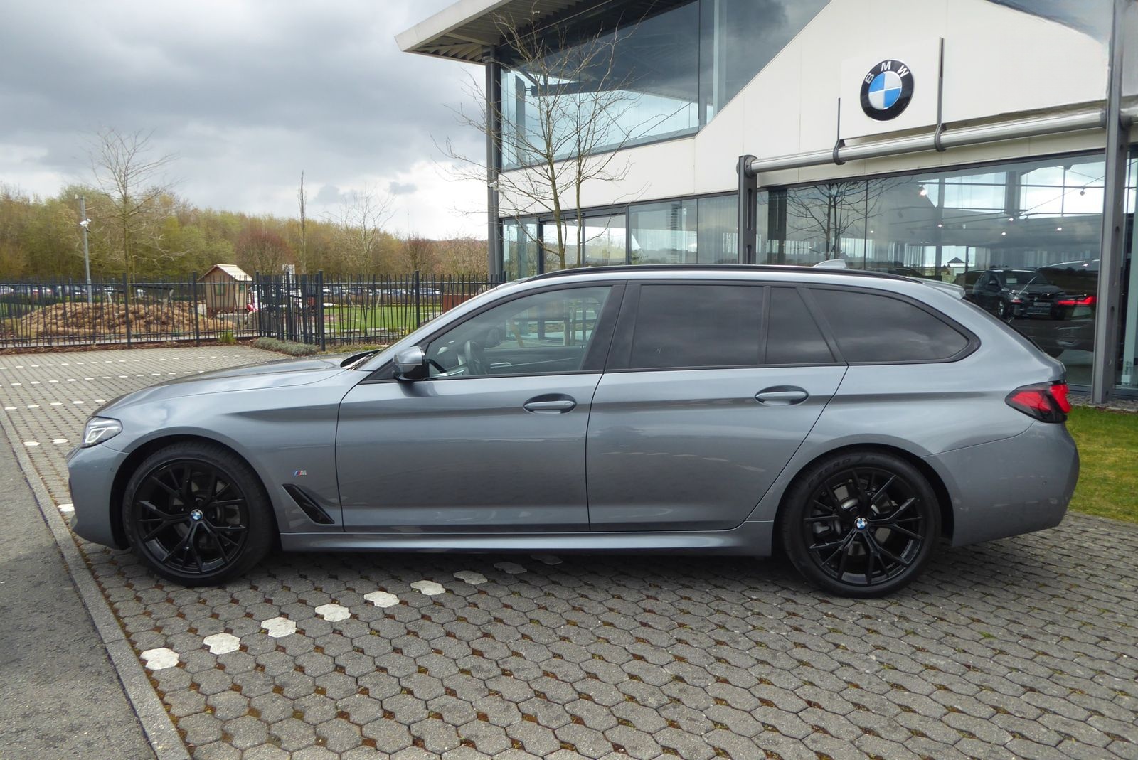 BMW 520d xDrive Touring M Sport HUD LASER DA. ACC PA foto 2