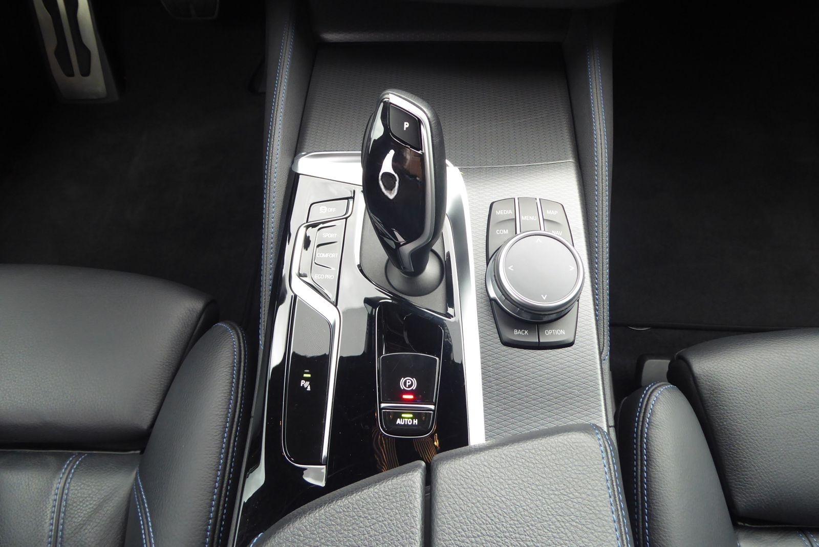 BMW 520d xDrive Touring M Sport HUD LASER DA. ACC PA foto 22