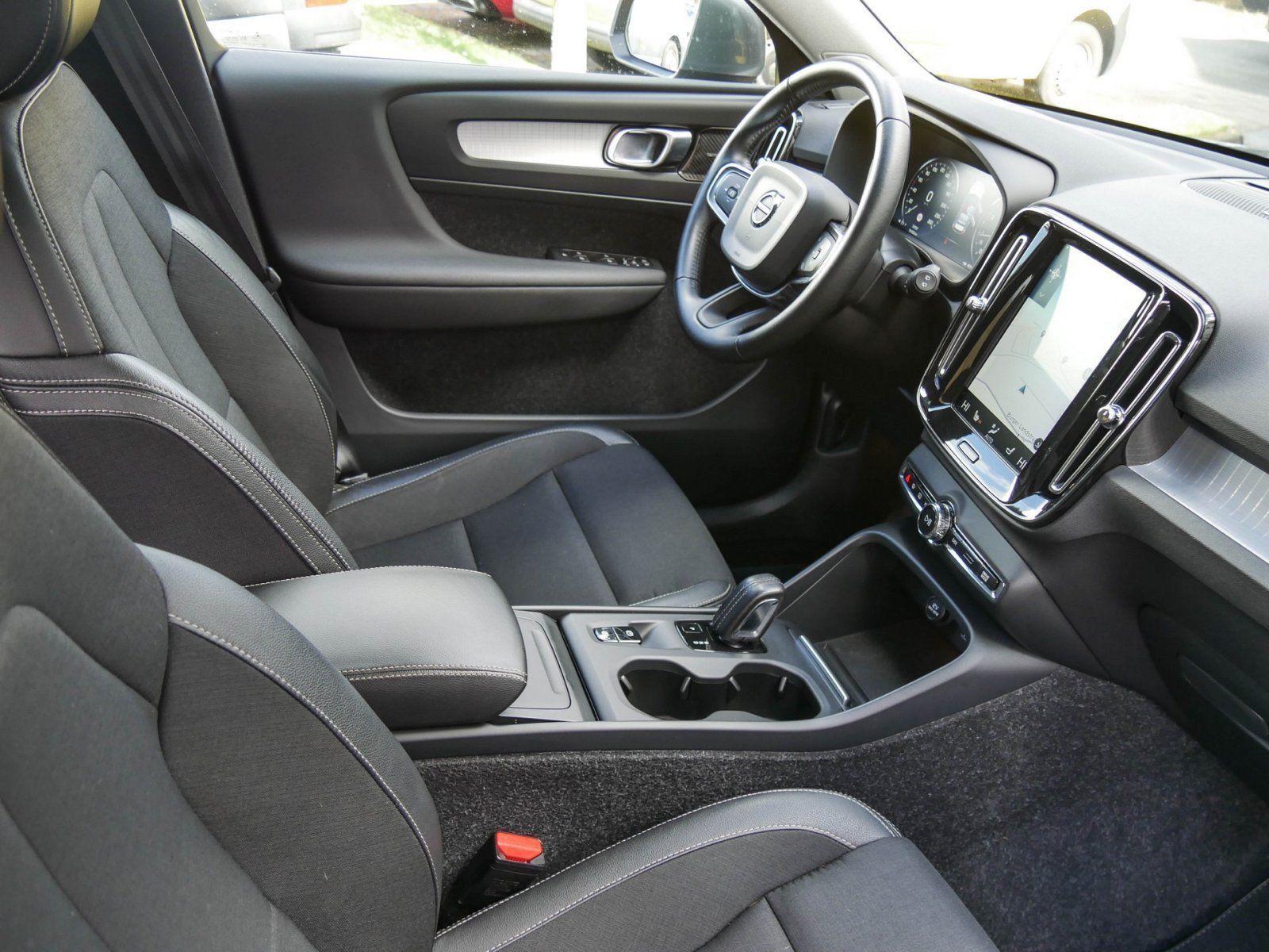 Volvo XC40 Momentum Automatik LED Navi Kamera foto 4