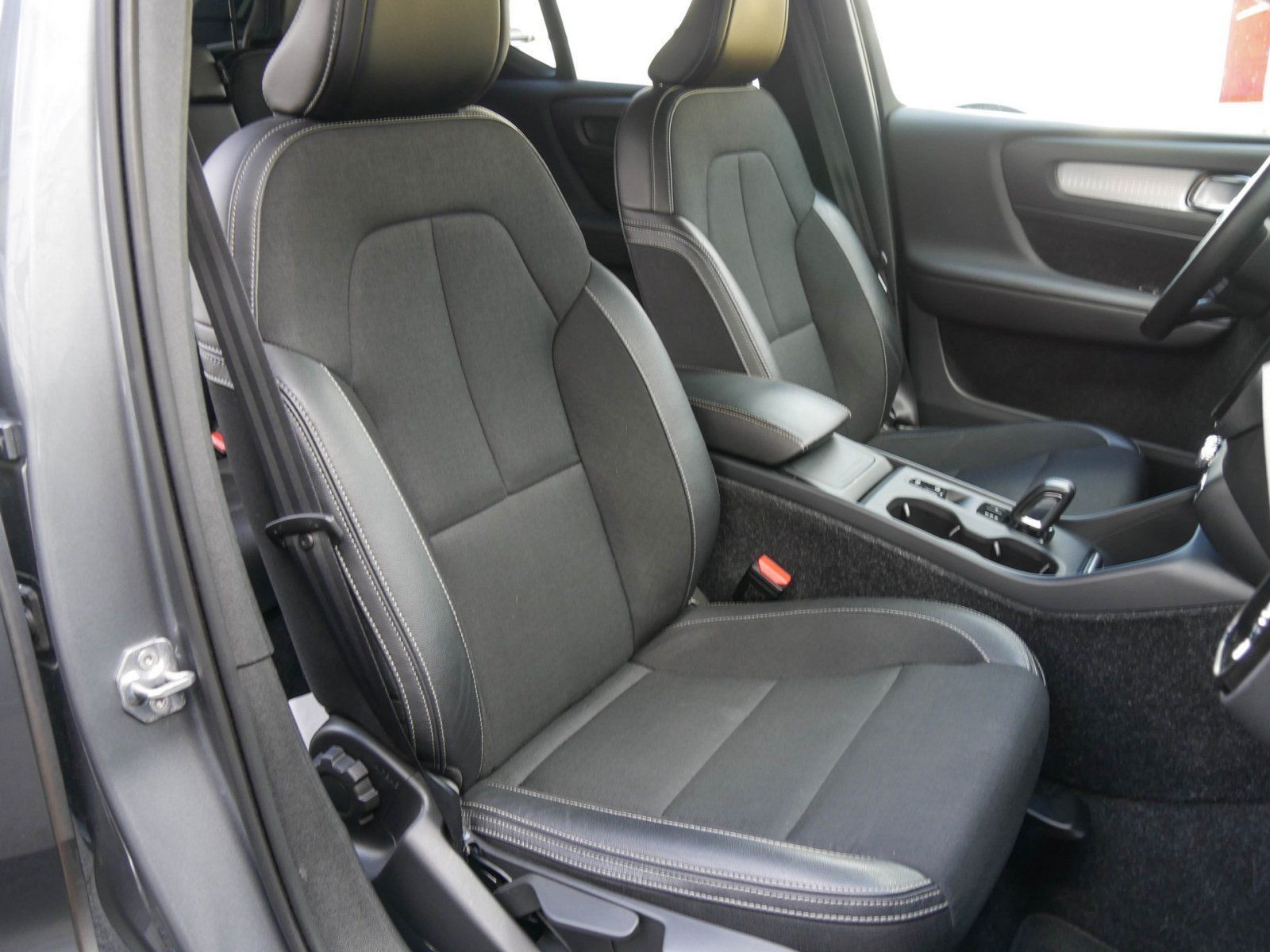 Volvo XC40 Momentum Automatik LED Navi Kamera foto 7