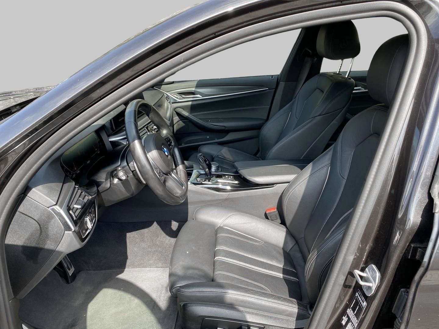 BMW 520 d Touring M Sport Navi Leder LED ACC Digital foto 9