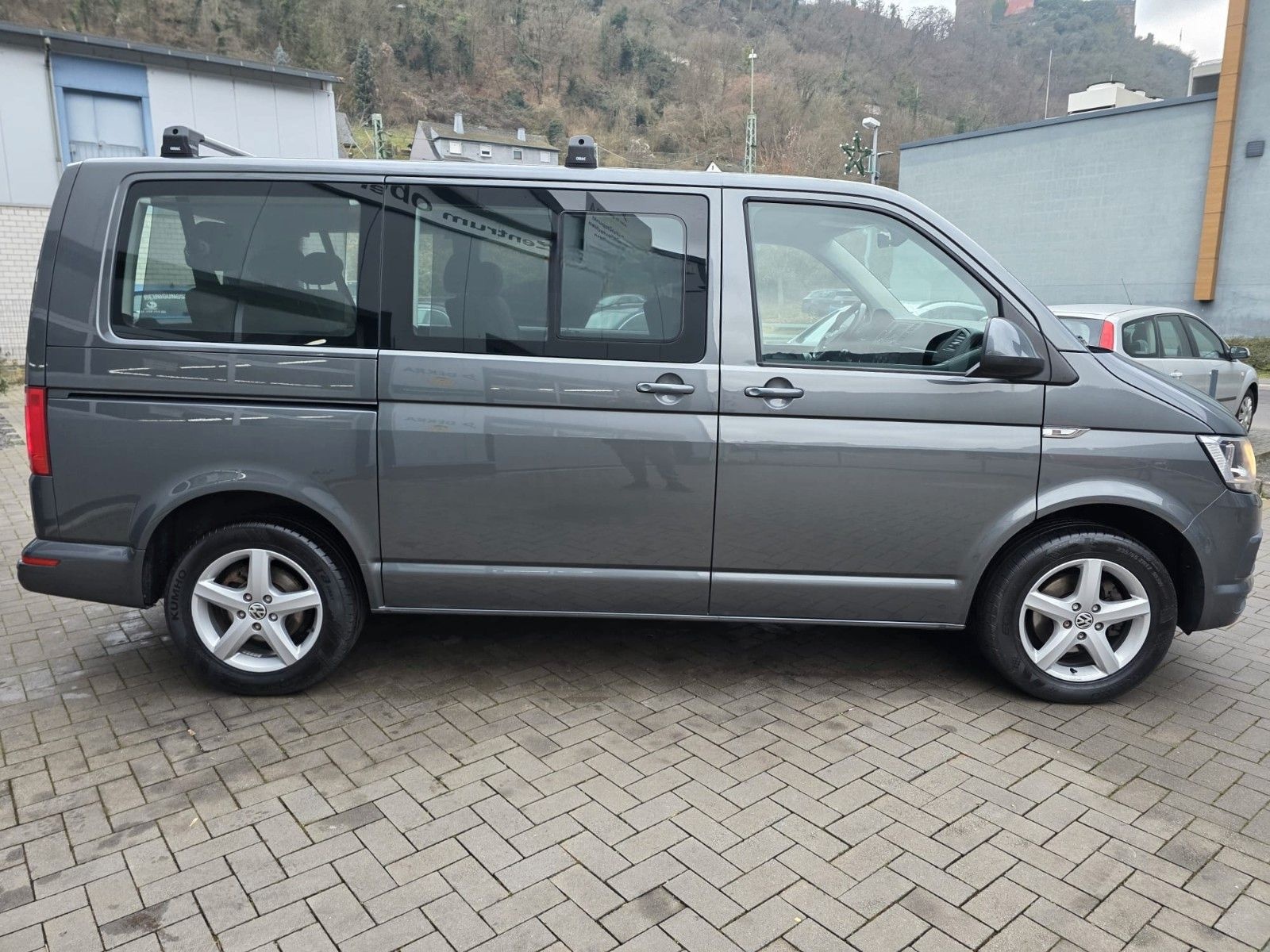 Volkswagen T6 Transporter Bus Caravelle Comfortline foto 4