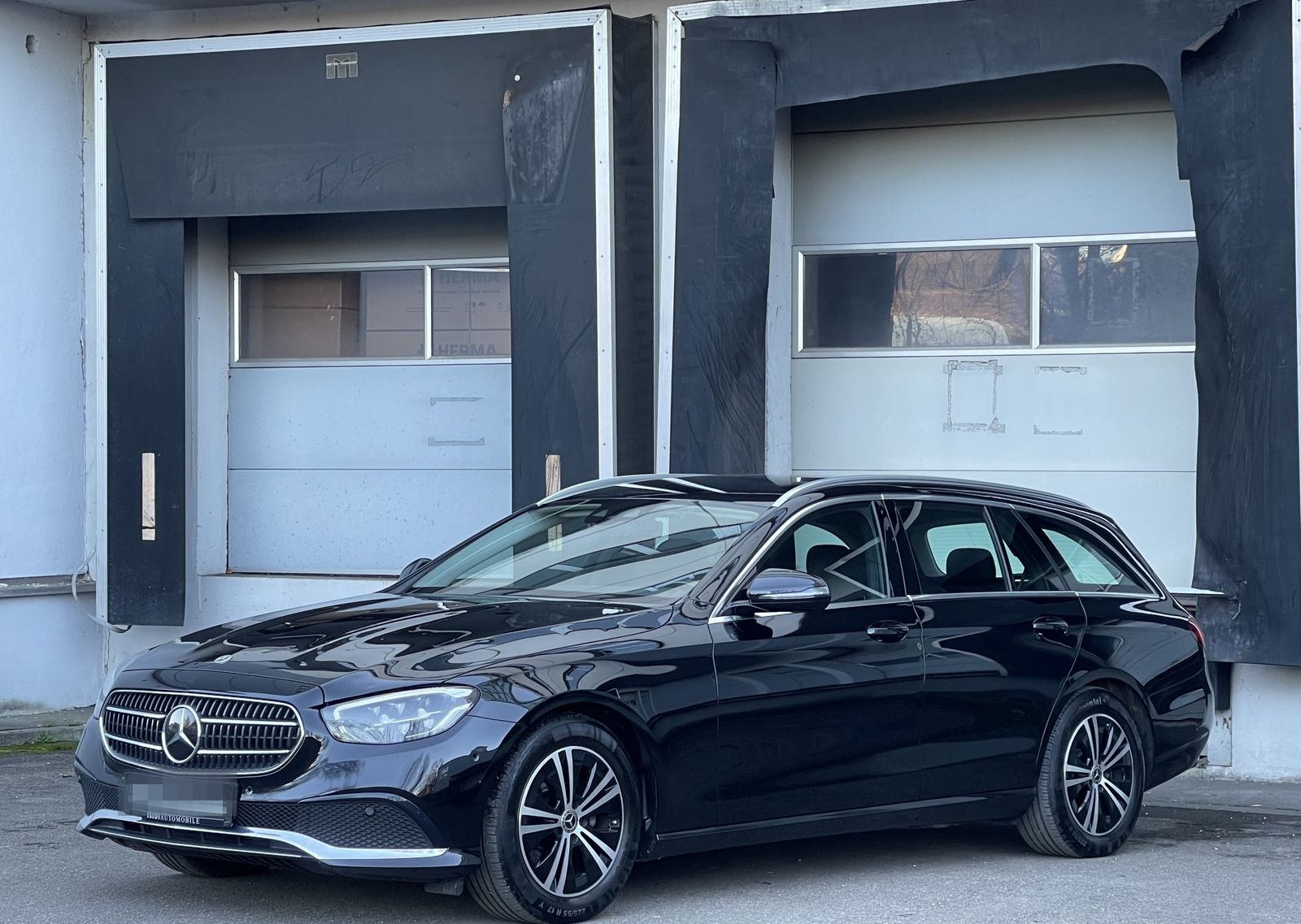 Mercedes-Benz E 220 D Avantgarde LED MBUX Distronic Kamera AHK foto 2
