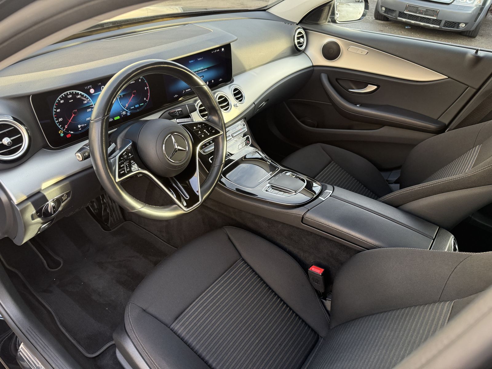 Mercedes-Benz E 220 D Avantgarde LED MBUX Distronic Kamera AHK foto 12