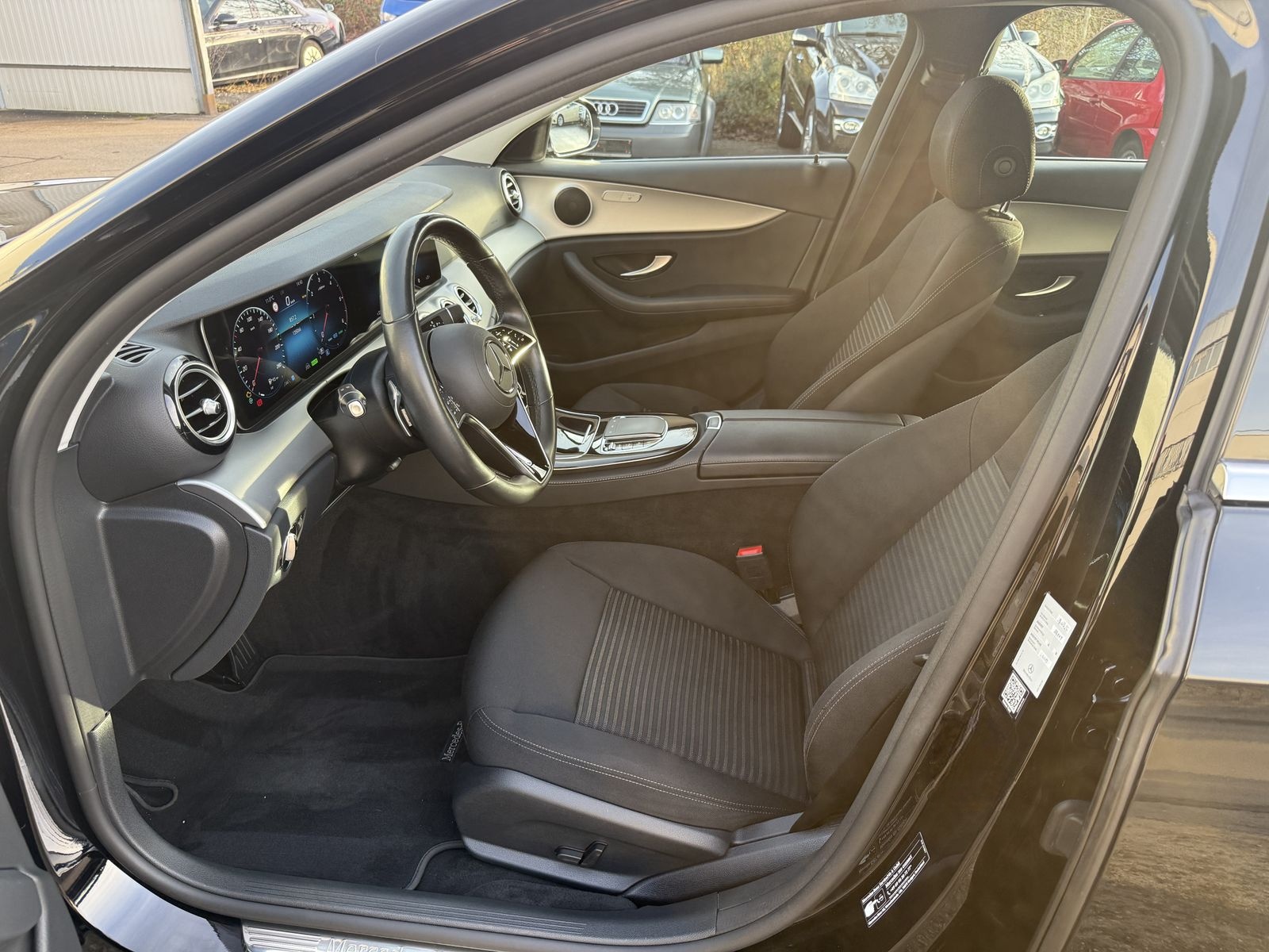 Mercedes-Benz E 220 D Avantgarde LED MBUX Distronic Kamera AHK foto 13