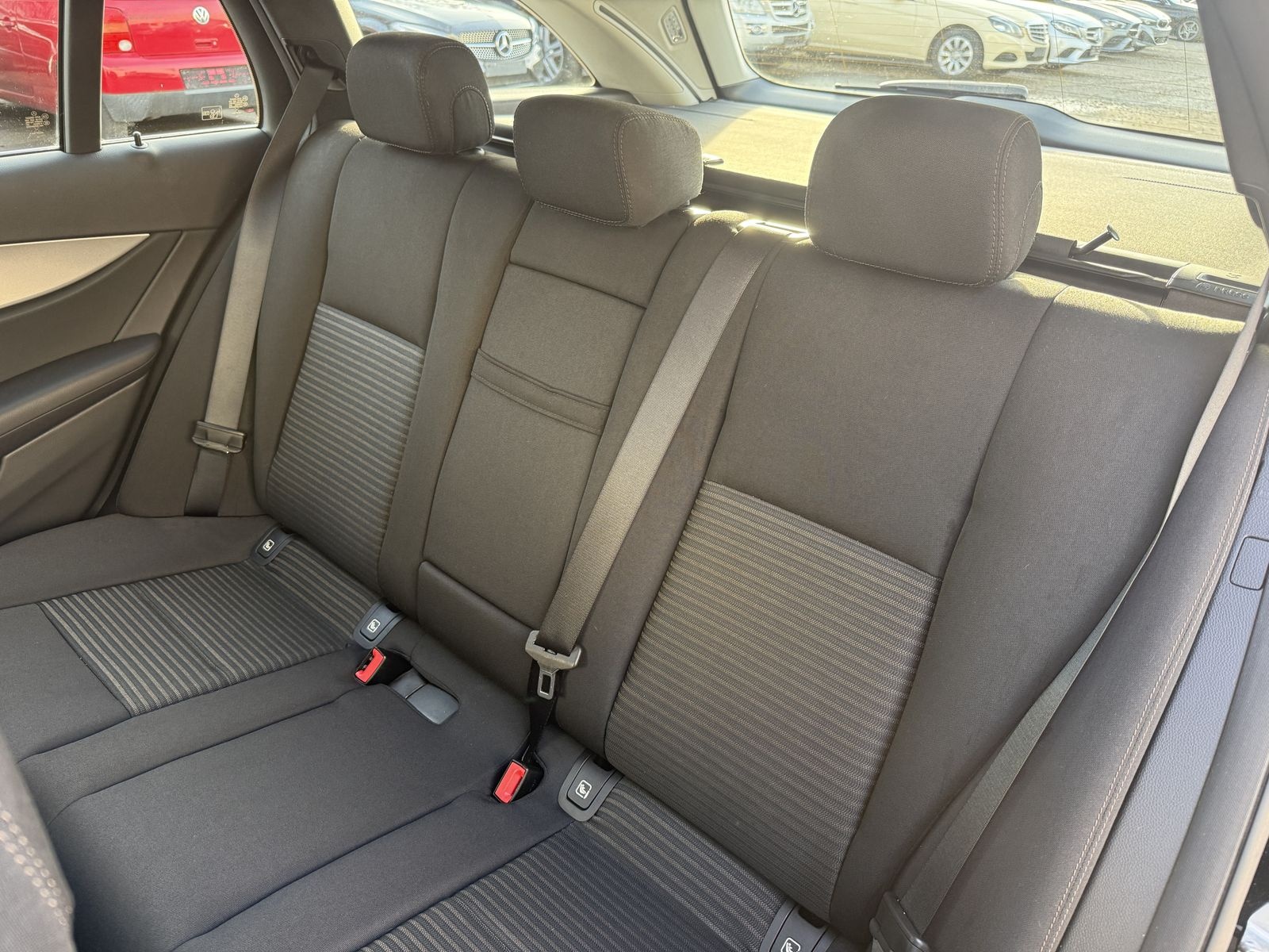Mercedes-Benz E 220 D Avantgarde LED MBUX Distronic Kamera AHK foto 15