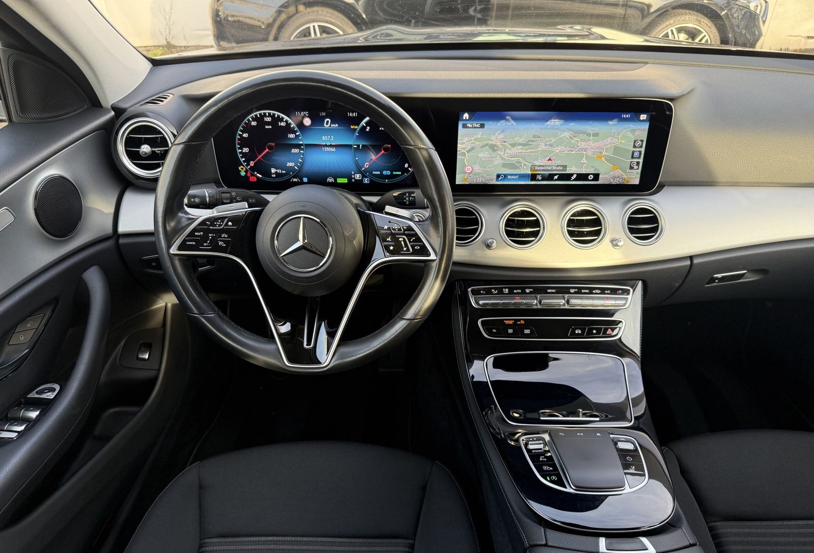 Mercedes-Benz E 220 D Avantgarde LED MBUX Distronic Kamera AHK foto 17