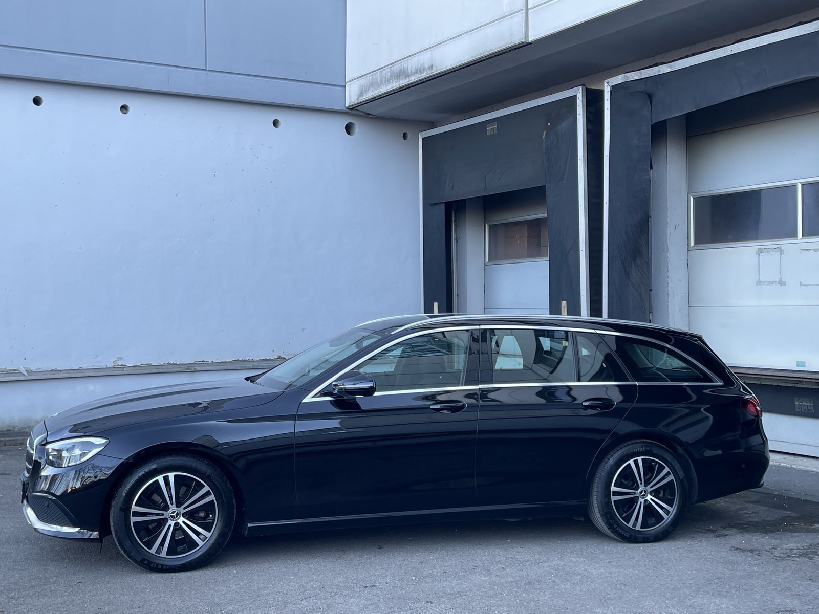 Mercedes-Benz E 220 D Avantgarde LED MBUX Distronic Kamera AHK foto 3
