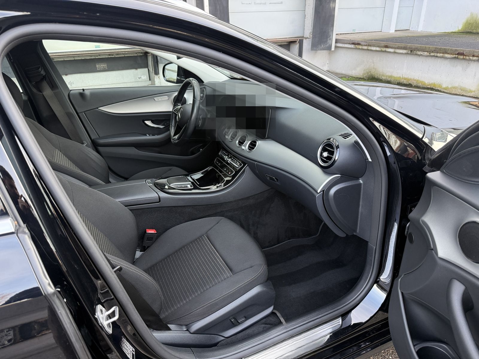 Mercedes-Benz E 220 D Avantgarde LED MBUX Distronic Kamera AHK foto 25