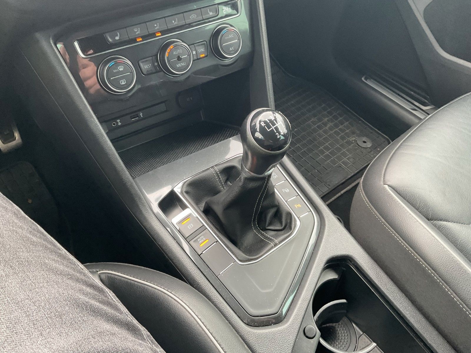 Volkswagen Tiguan 2.0 TDI R-Line LED Kamera Leder ACC PDC foto 16