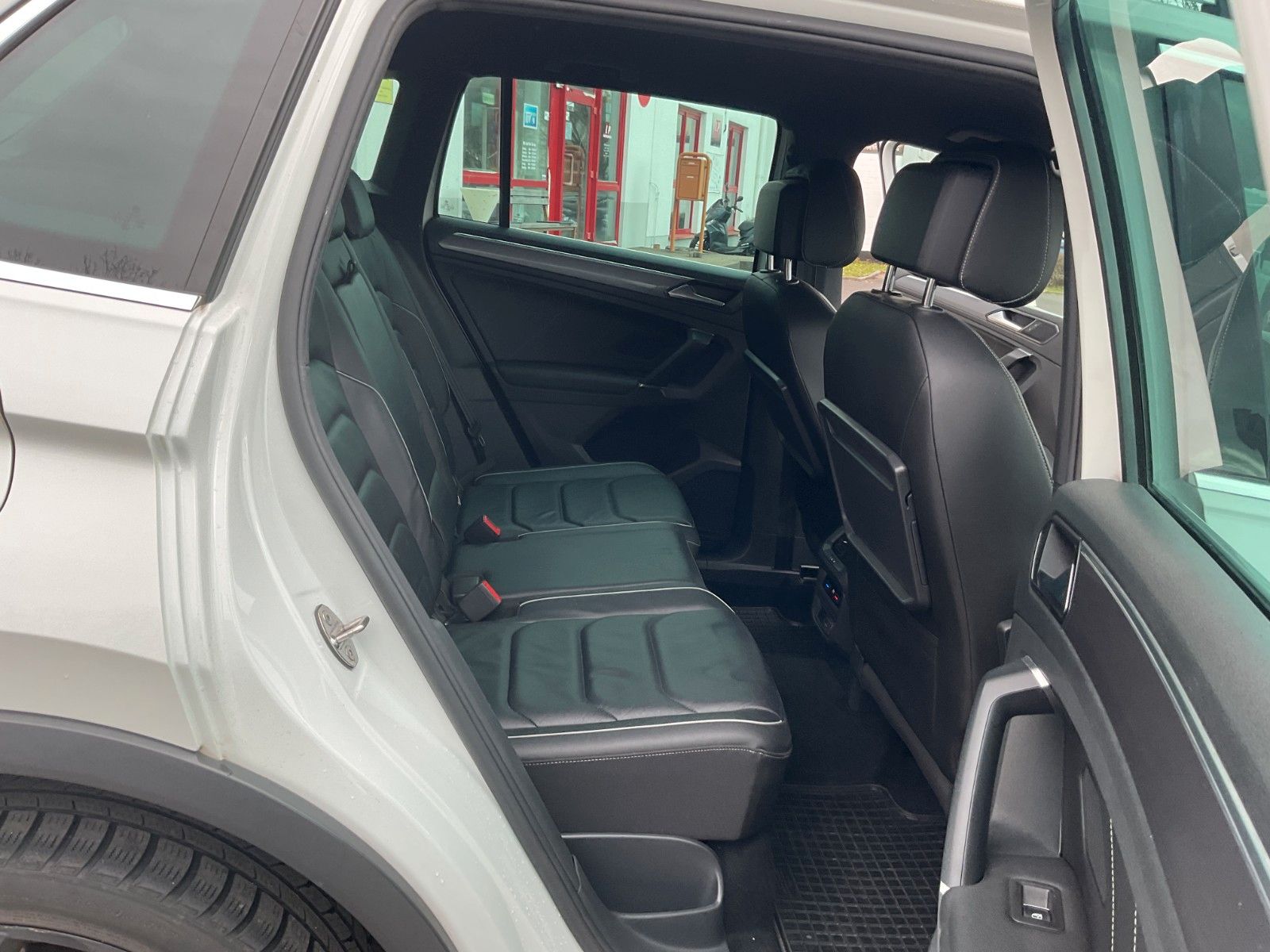 Volkswagen Tiguan 2.0 TDI R-Line LED Kamera Leder ACC PDC foto 24